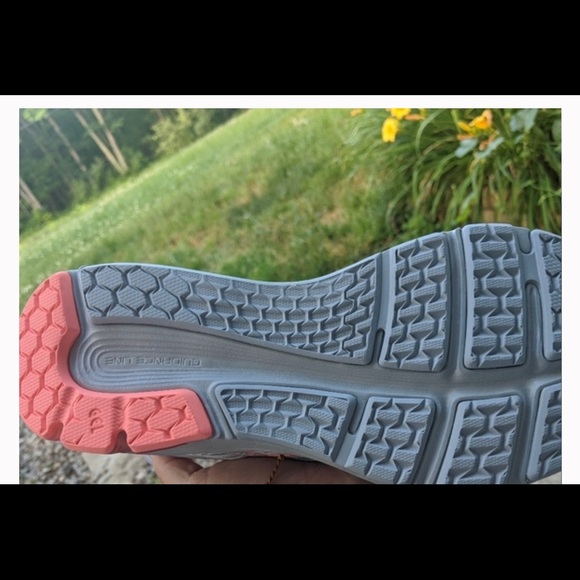 NWT Women's Asics Gel Pulse 11 LS - Picture 4 of 8